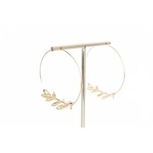 NEW LESLIE CURTIS women's emory thin hoop with leaf earrings in gold